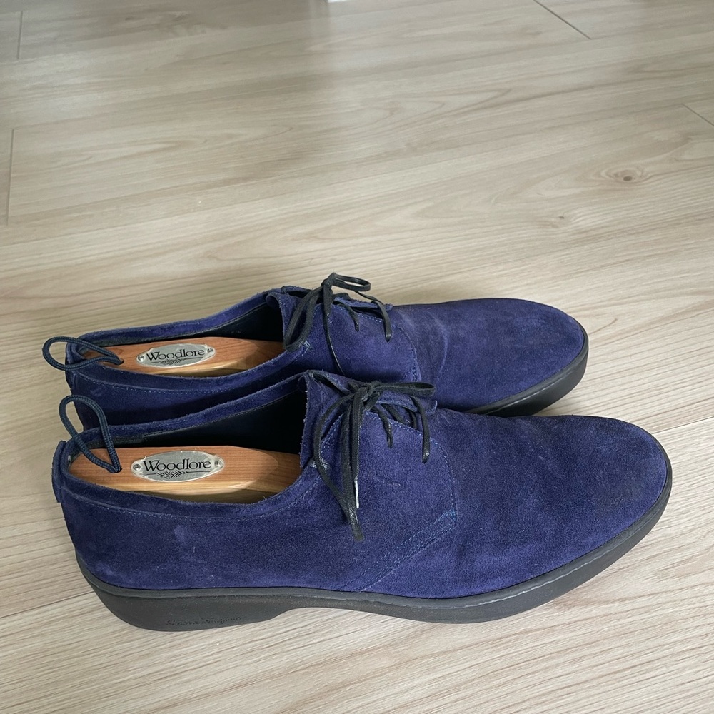 Blue suede Ferragamo men’s derby shoes.